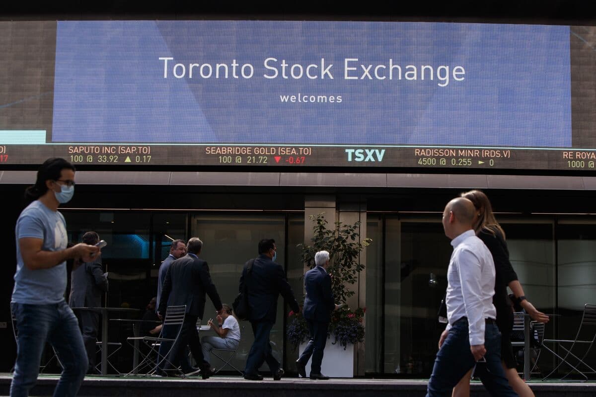 Canada’s TSX Erases 2026 Gains as Gold Price Plunges Amid War