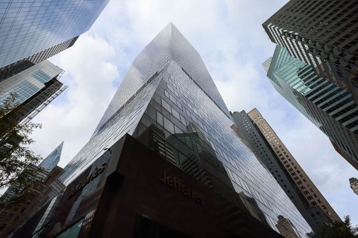 Jefferies Analyst Predicts Dollar Influx Could Boost Venezuela's Debt Market