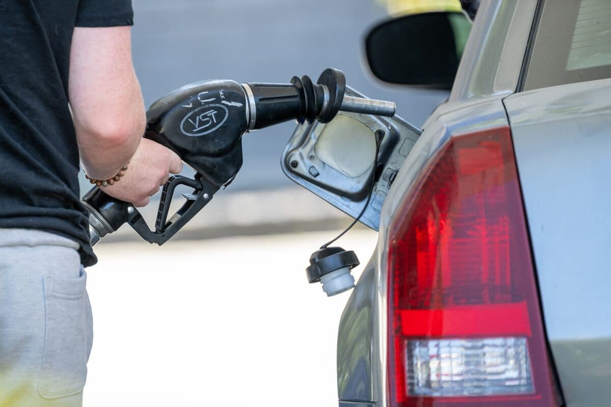 California Consumers Sue Gas Stations for Alleged AI Price Manipulation