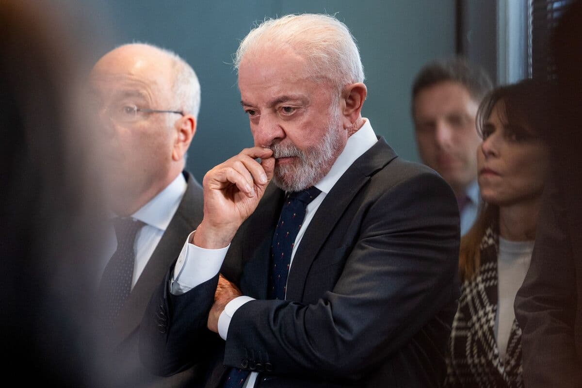 Lula Considers Replacing Senate Leader Following Banco Master Scandal