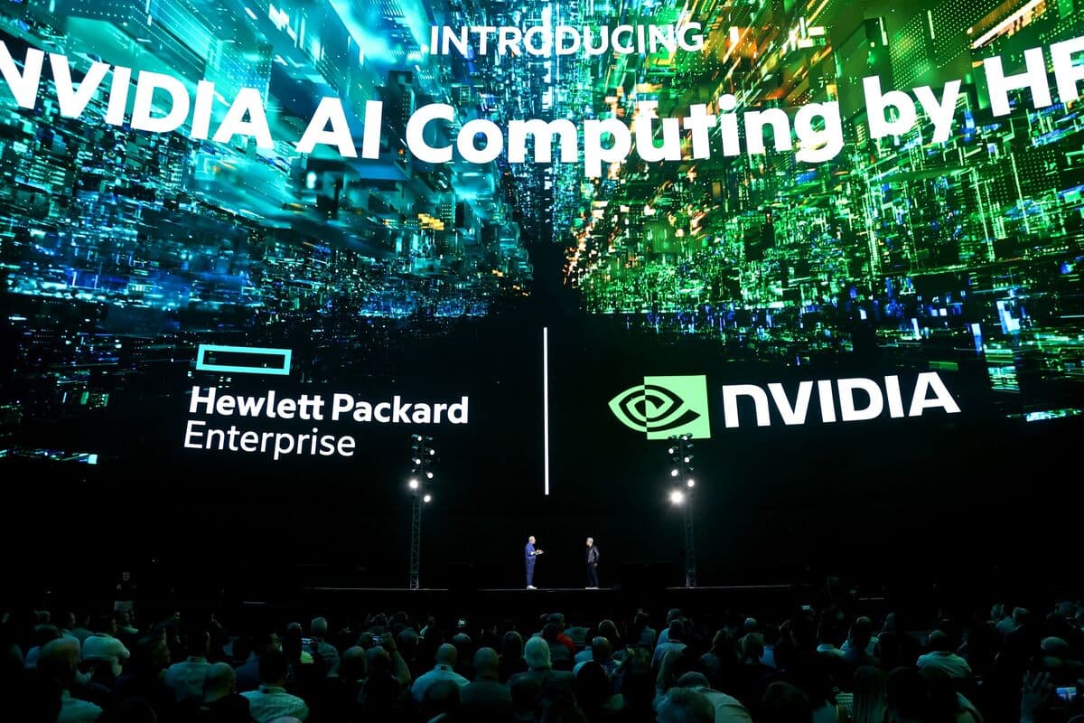 Hewlett Packard Enterprise Expands Networking Solutions for AI Clients