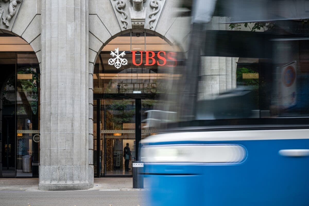 UBS to Issue First AT1 Bond Following Swiss Regulatory Pause