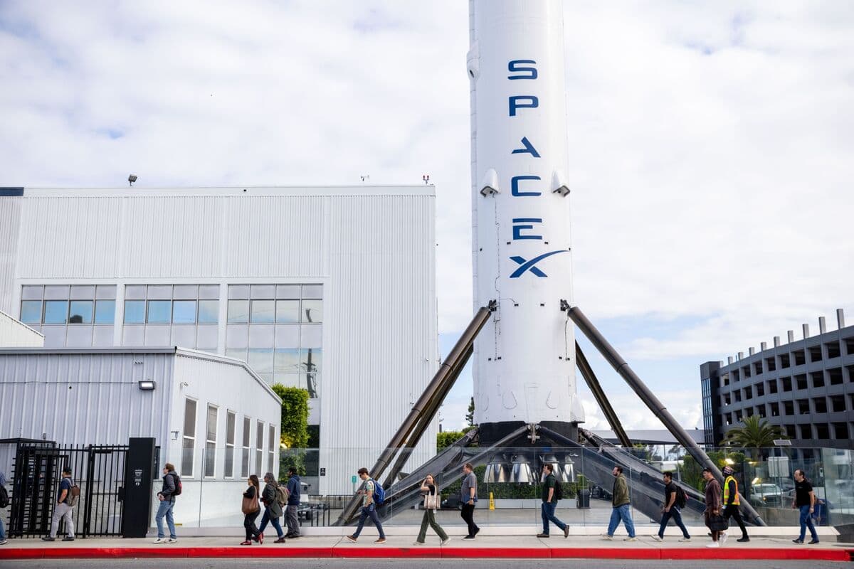 Google Negotiates with SpaceX to Launch Orbital Data Centers, Report Indicates