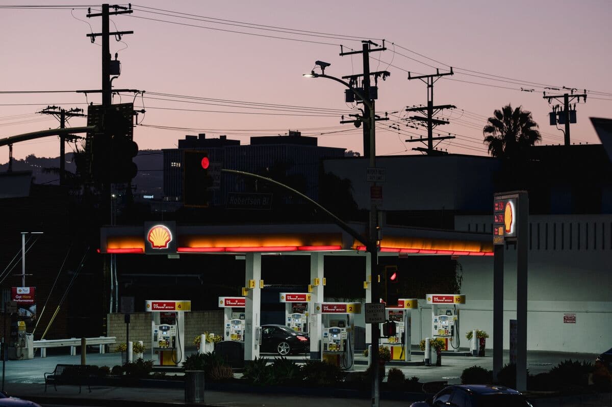 Fuel Prices Rise for Consumers Despite Declining Crude Oil Costs