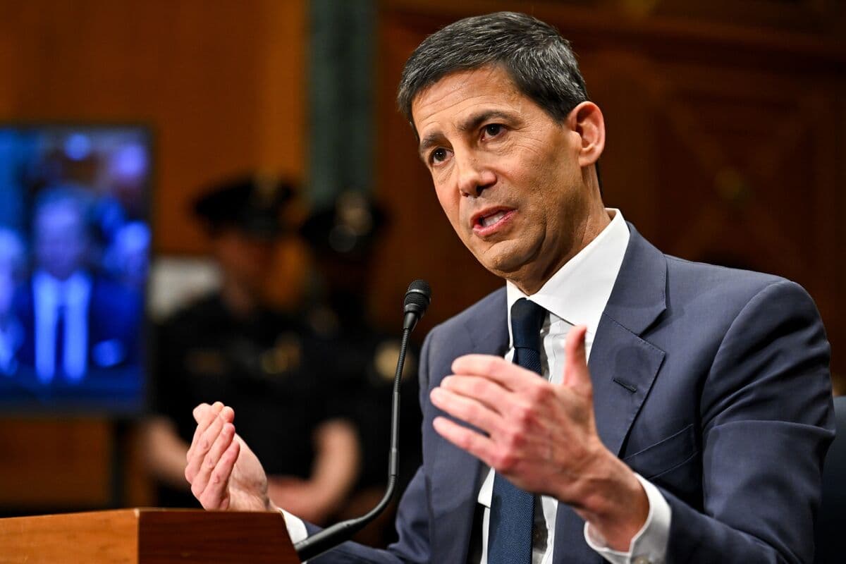 AI Boom Intensifies Inflation Challenges for Bond Market, Says Warsh