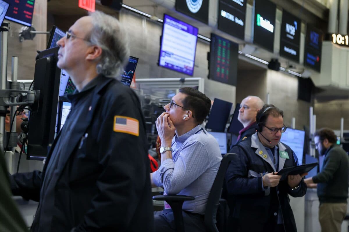 US Stocks Rise on Optimism for Peace Deal and AI Investment Growth