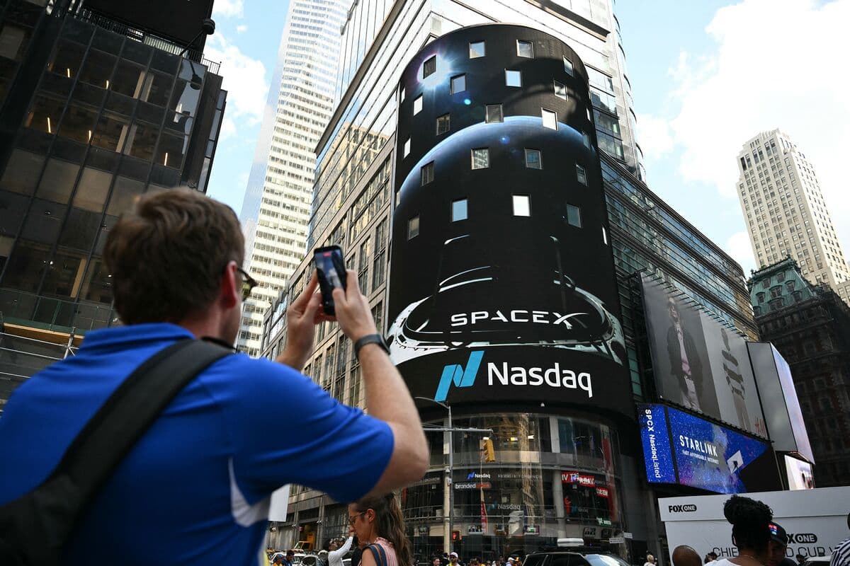 SpaceX Shares Decline, Market Value Expected to Fall Below $2 Trillion