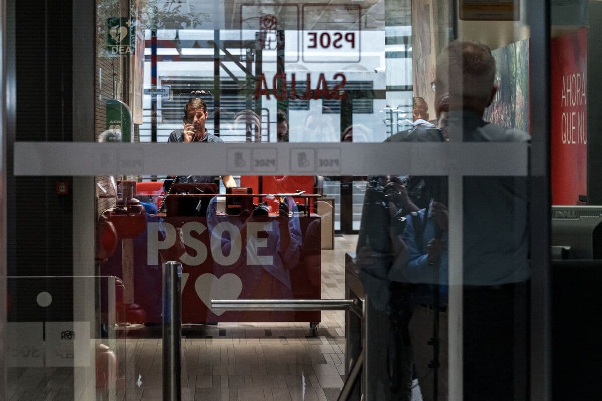 Spanish Police Conduct Search at Socialist Party Headquarters Amid Graft Investigation