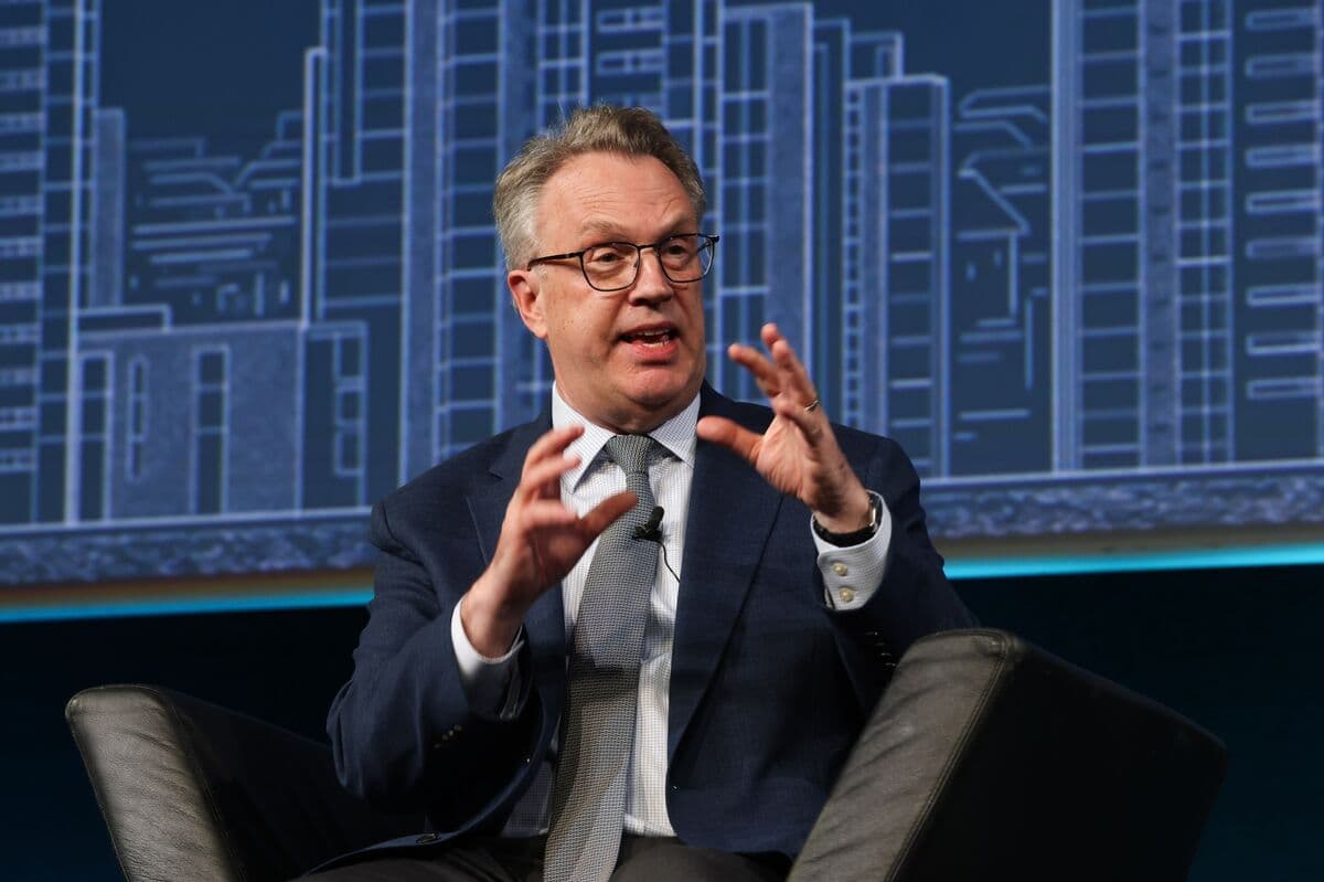 Fed's Williams Identifies AI as Key Factor in Inflation Concerns