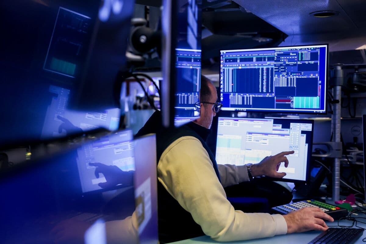AI-Driven Market Rally Leaves Stock Pickers Struggling to Keep Up