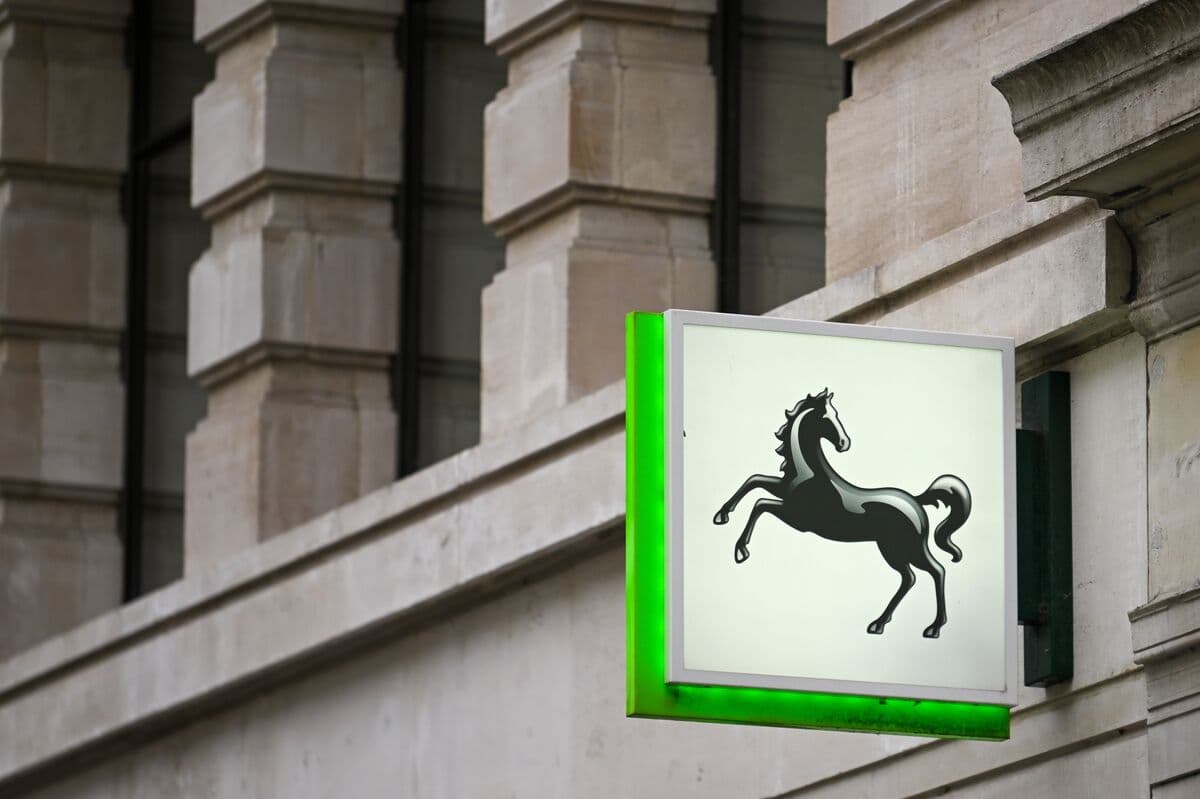 Lloyds Banking Group Sells ¥75 Billion in Japan's Samurai Bond Market