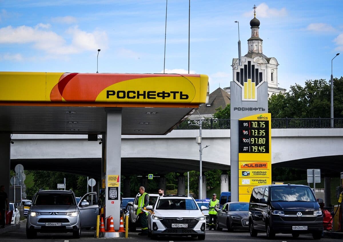 Ukraine Strikes Additional Russian Fuel Tankers Amid Escalating Gasoline Shortages