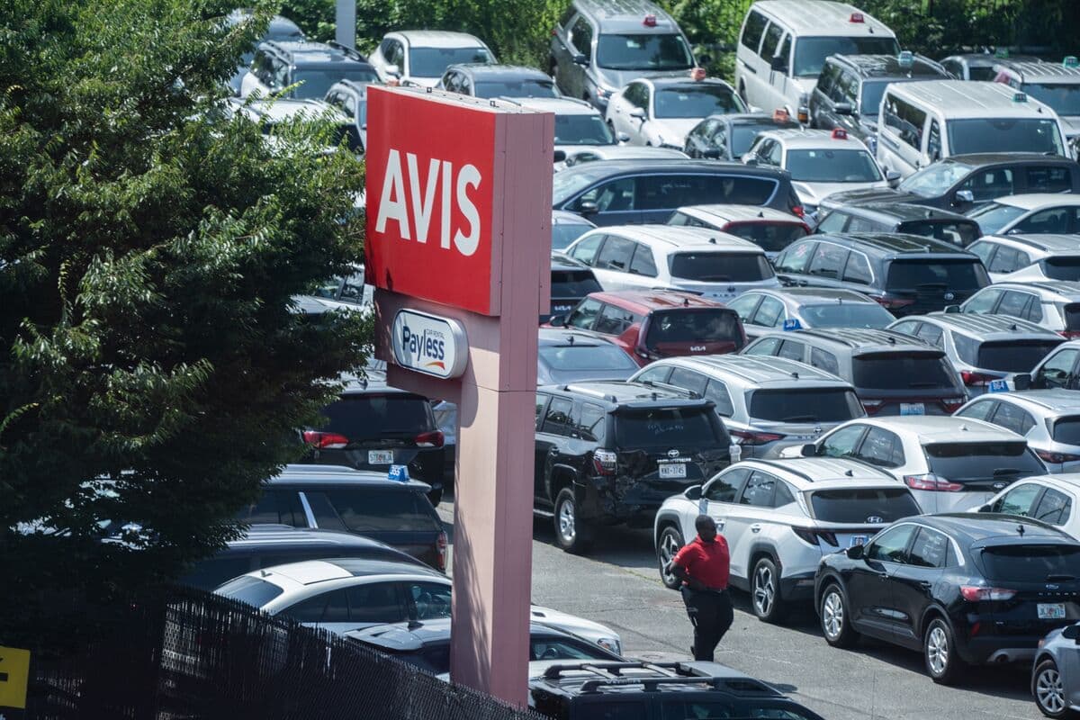 Hertz, Avis Soar as Airport Chaos Drives Boom in Rental Demand