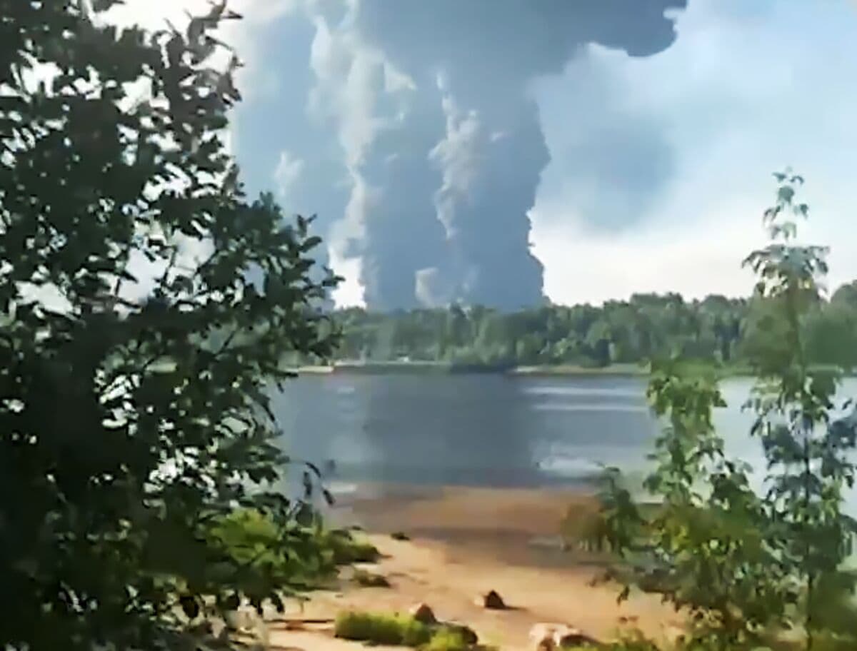 Ukrainian Forces Strike Russian Chemical Plant and Fuel Depot