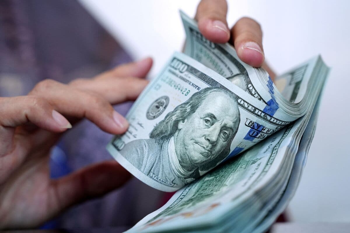 Global Investors Increase Holdings in Indian Bonds as Oil Prices Decline