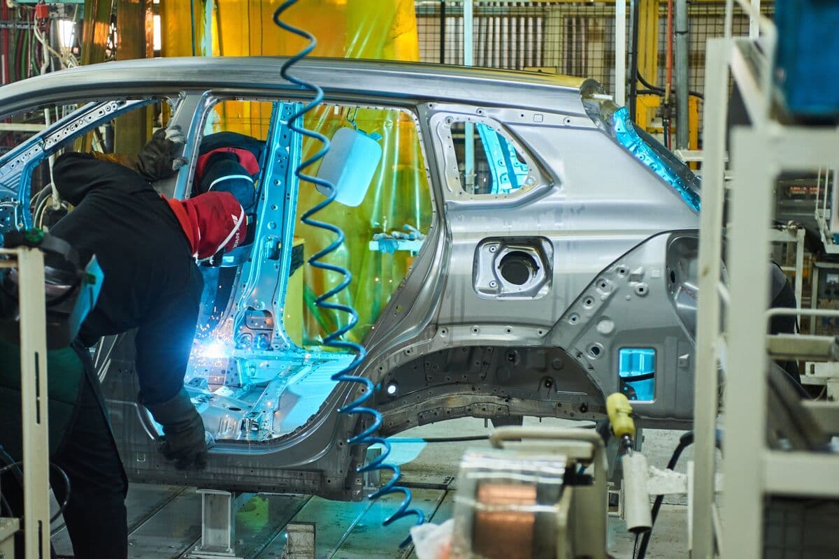 South Africa's Manufacturing Sentiment Declines Amid Falling Demand