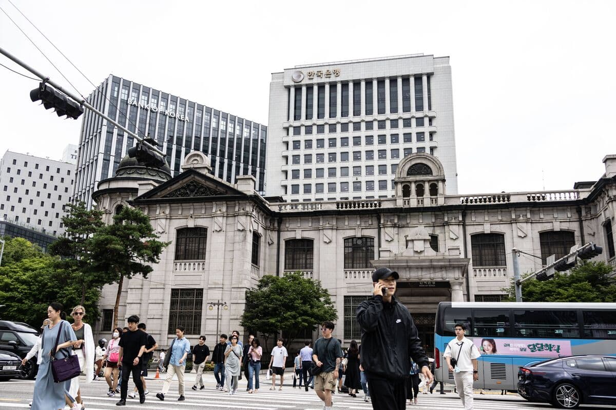 Bank of Korea Board Member Warns of Inflation and Housing Risks