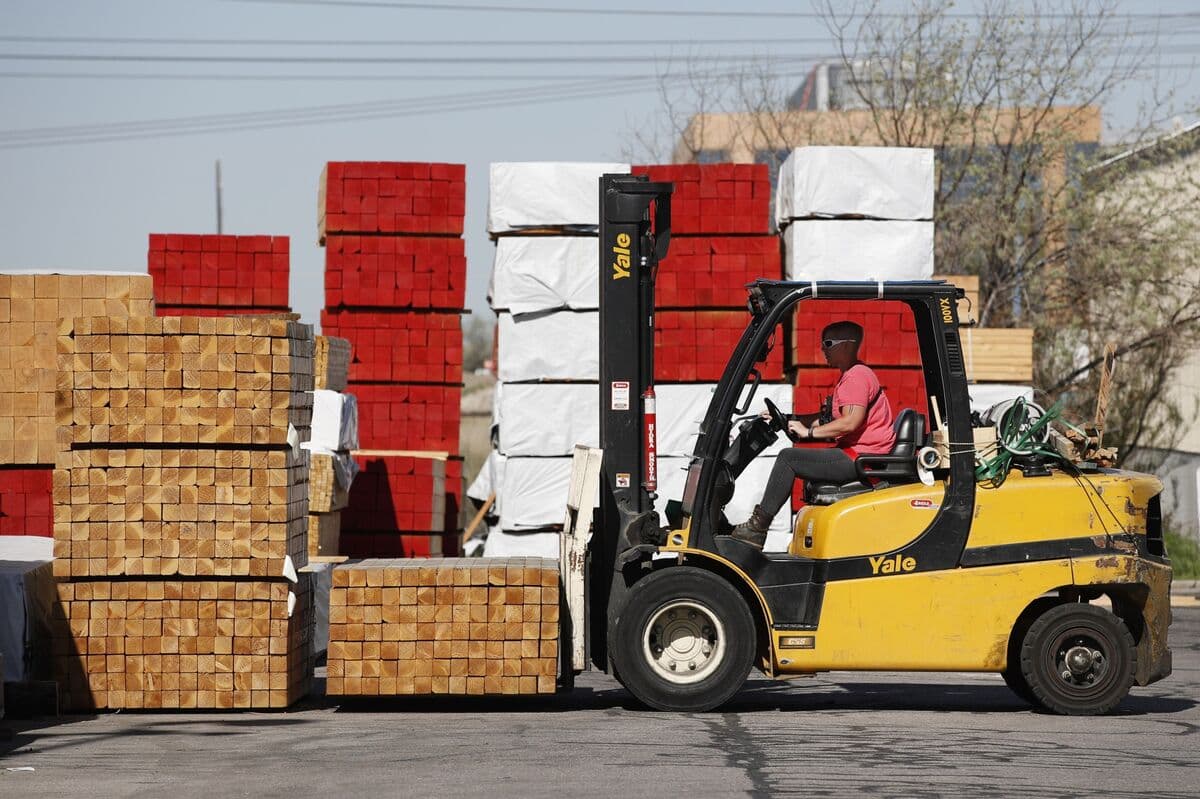 Tariff Refunds Should Go to US Workers as Bonuses, Greer Says