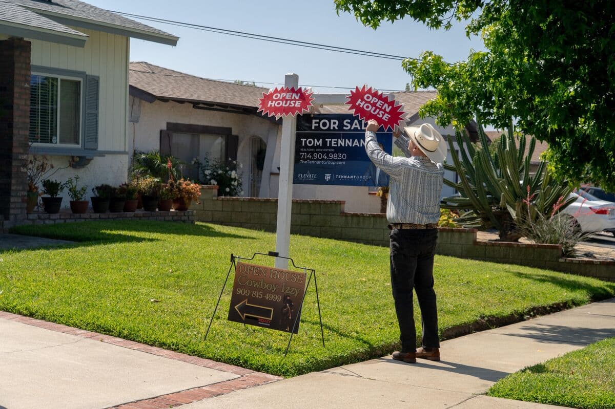 US Mortgage Rates Climb to Near Two-Month High, Impacting Home Purchases