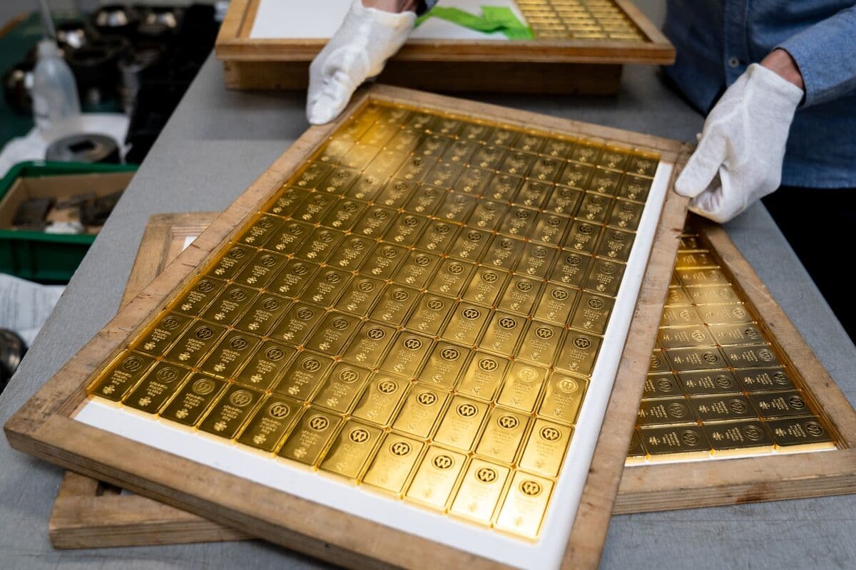 Gold Prices Remain Steady as Trump Announces Possible Reopening of Hormuz