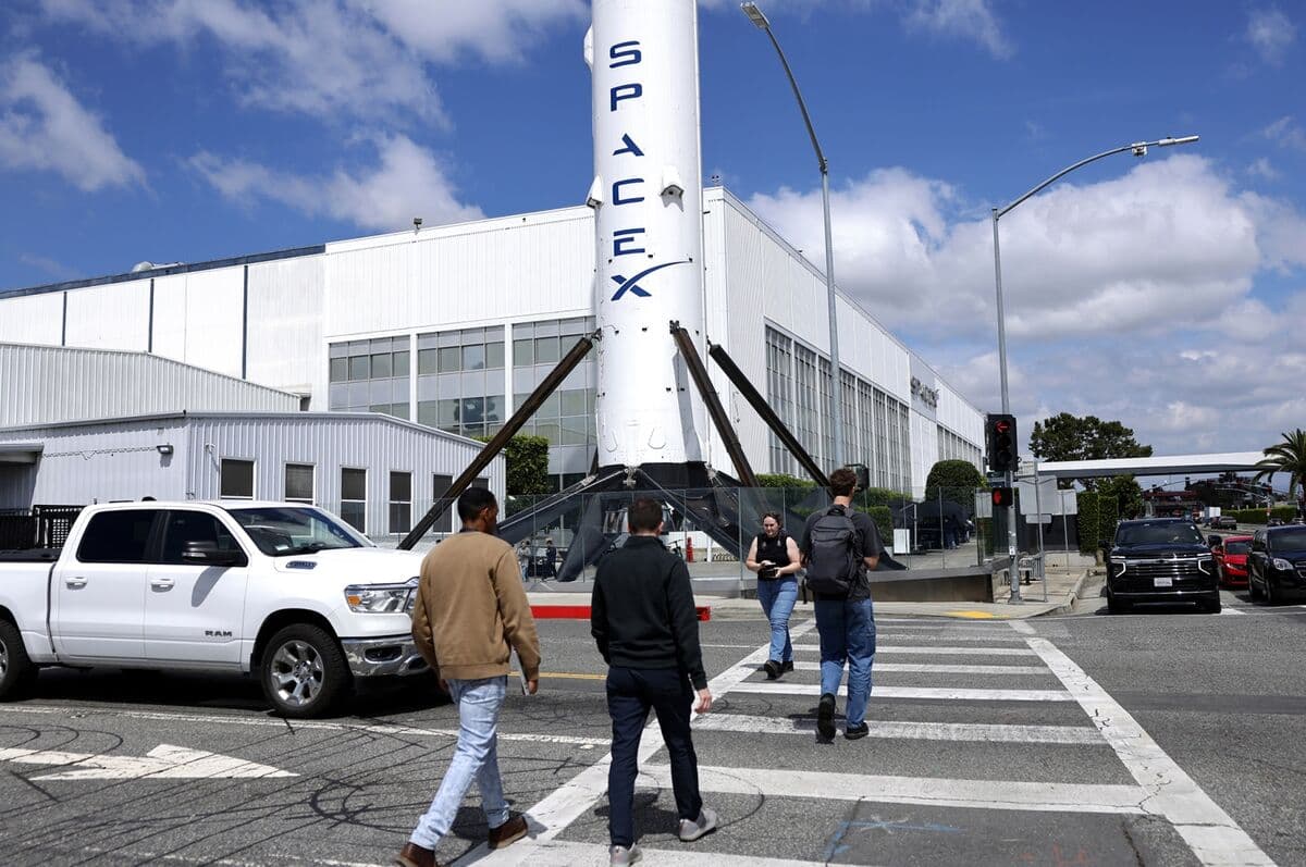 SpaceX's IPO Leaves Junior Banks Frustrated Over Limited Roles