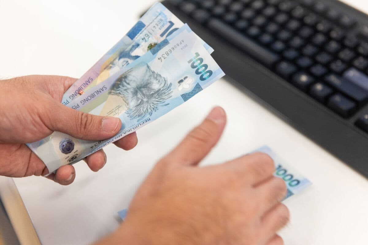Philippines Alerts on Foreign Exchange Risks Amid $26 Billion Debt Maturity