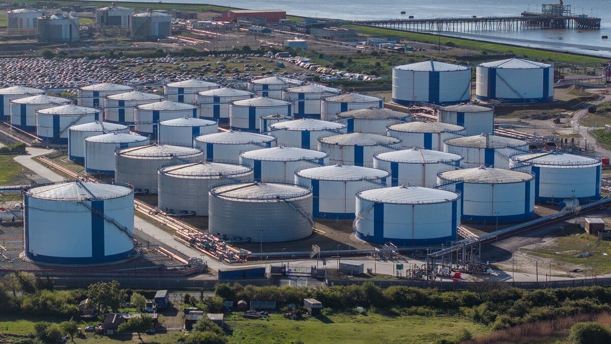 Global Oil Stockpiles Decline Amid Supply Disruptions