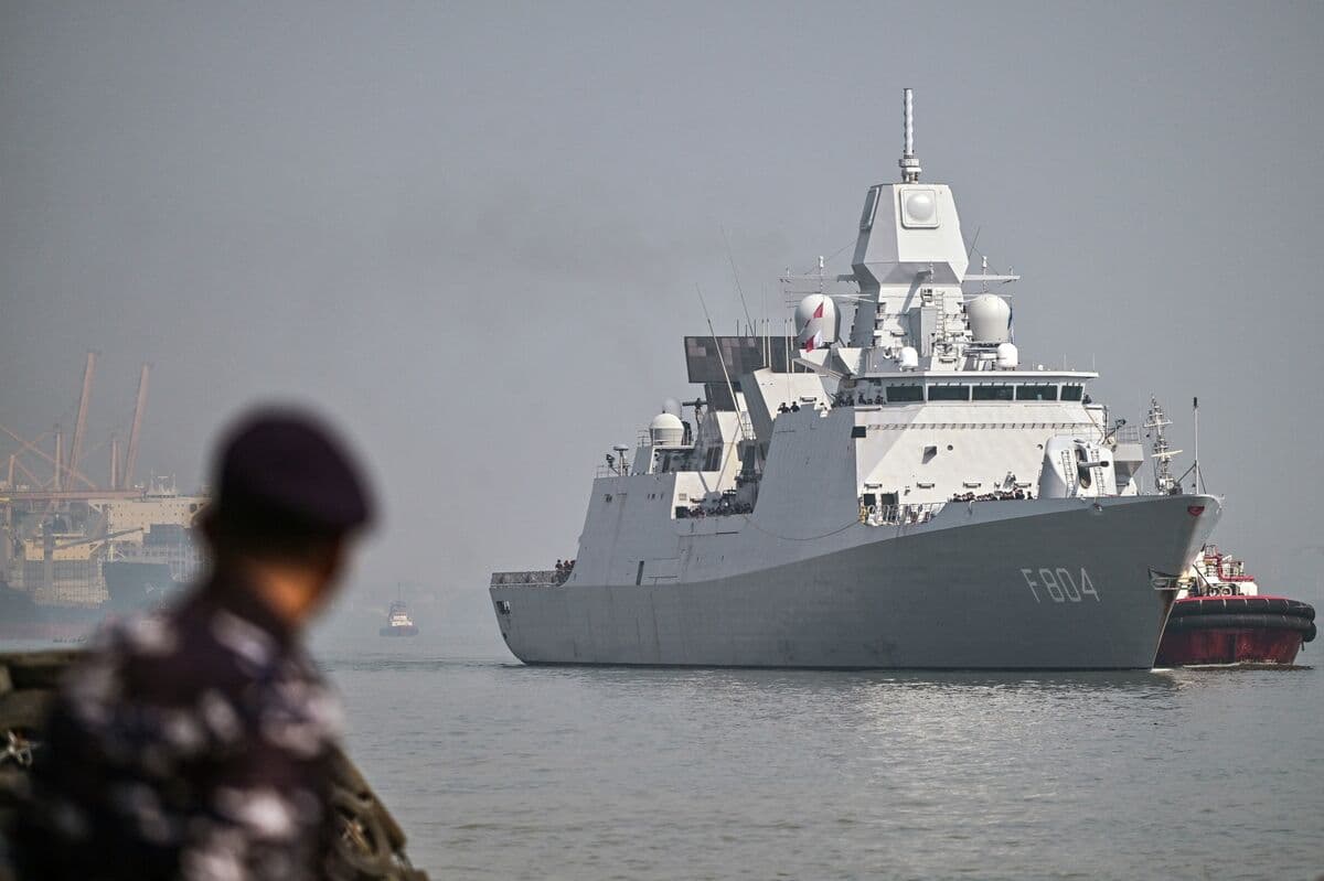 China Claims It Expelled Dutch Warship from Its Waters in South China Sea