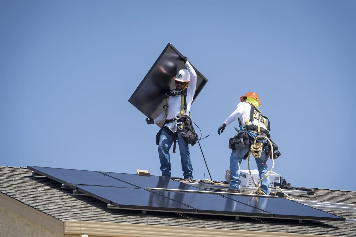 Sunrun's Stock Rises 31% Following Tesla Partnership for Power Supply