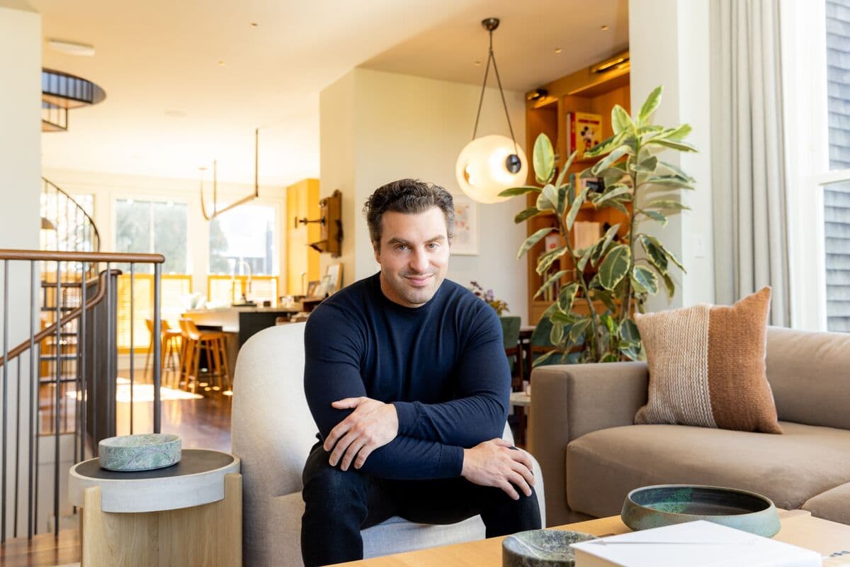 Airbnb CEO Defends Use of Chinese AI Models Amid US Lawmakers' Concerns