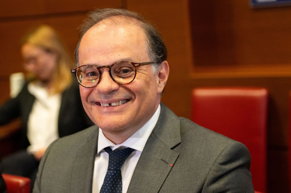 French Parliament Confirms Macron's Nominee for Bank of France Leadership