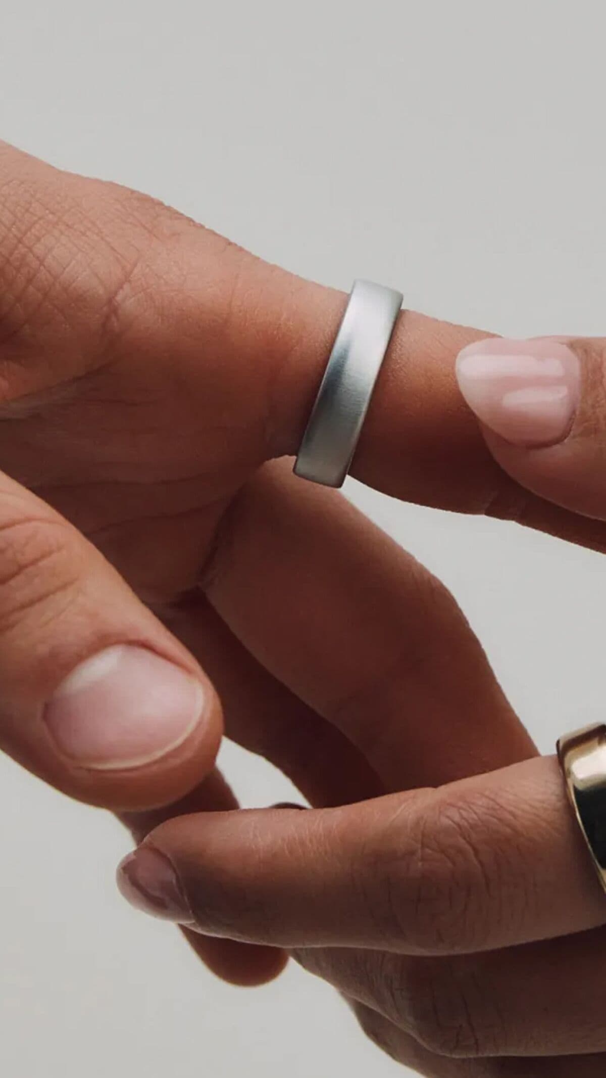 Oura Ring 5 Introduced with 40% Smaller Design and Enhanced Health Features