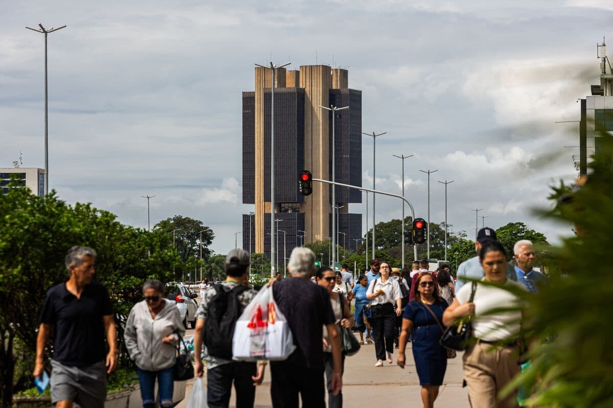 Investors Adjust Strategies Amid Diverging Interest Rate Trends in Emerging Markets