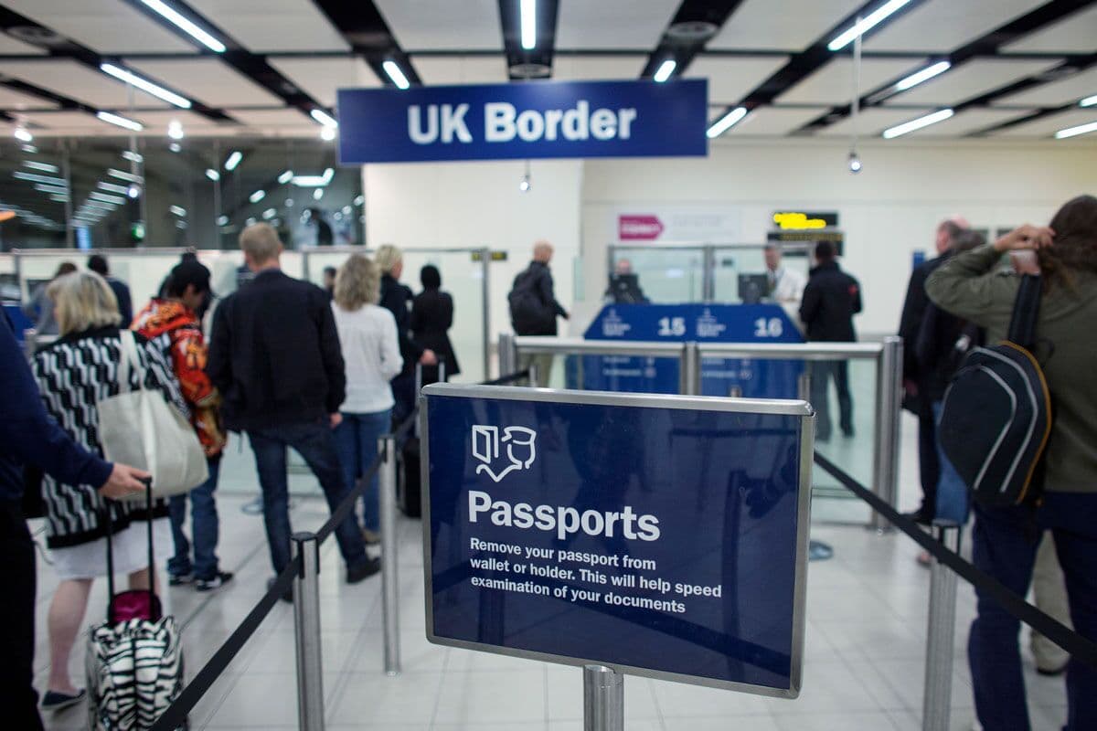 UK Net Migration Falls Below 200,000 for First Time Since Pandemic