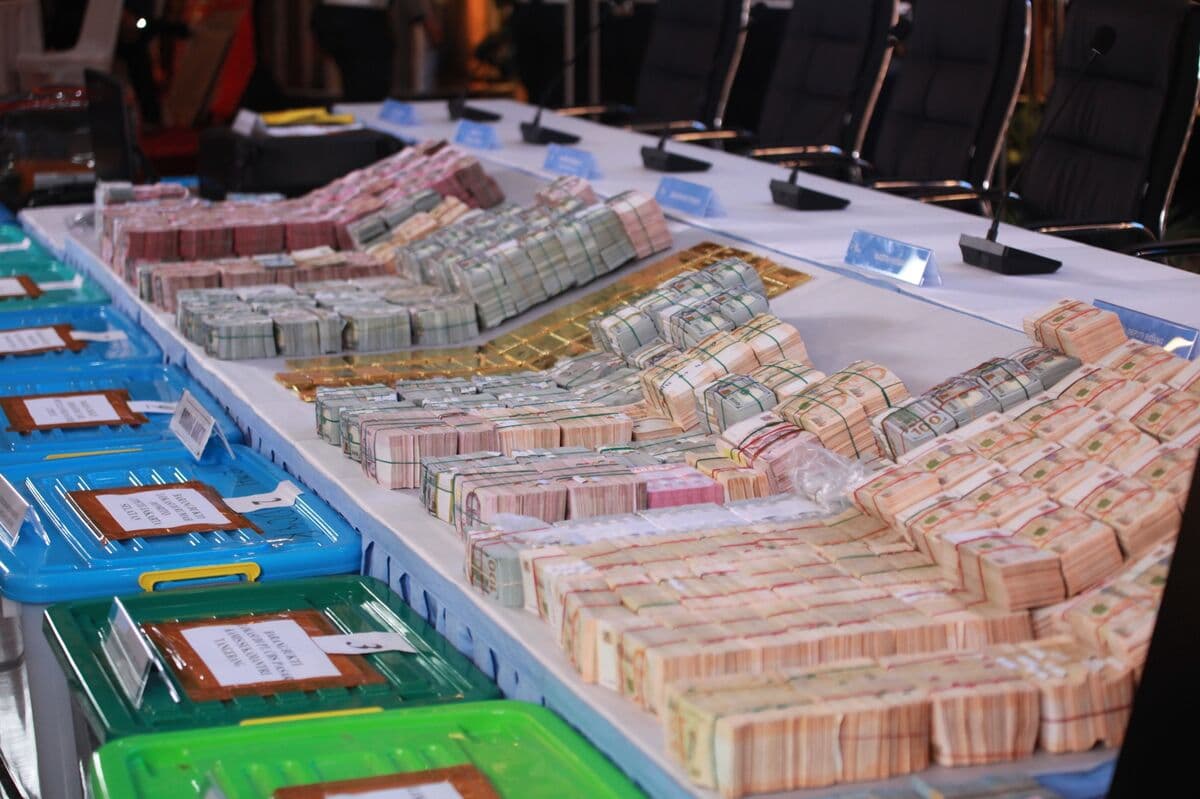 Gold Bars and Cash Found in Scandal Involving Indonesia's Anti-Corruption Chief