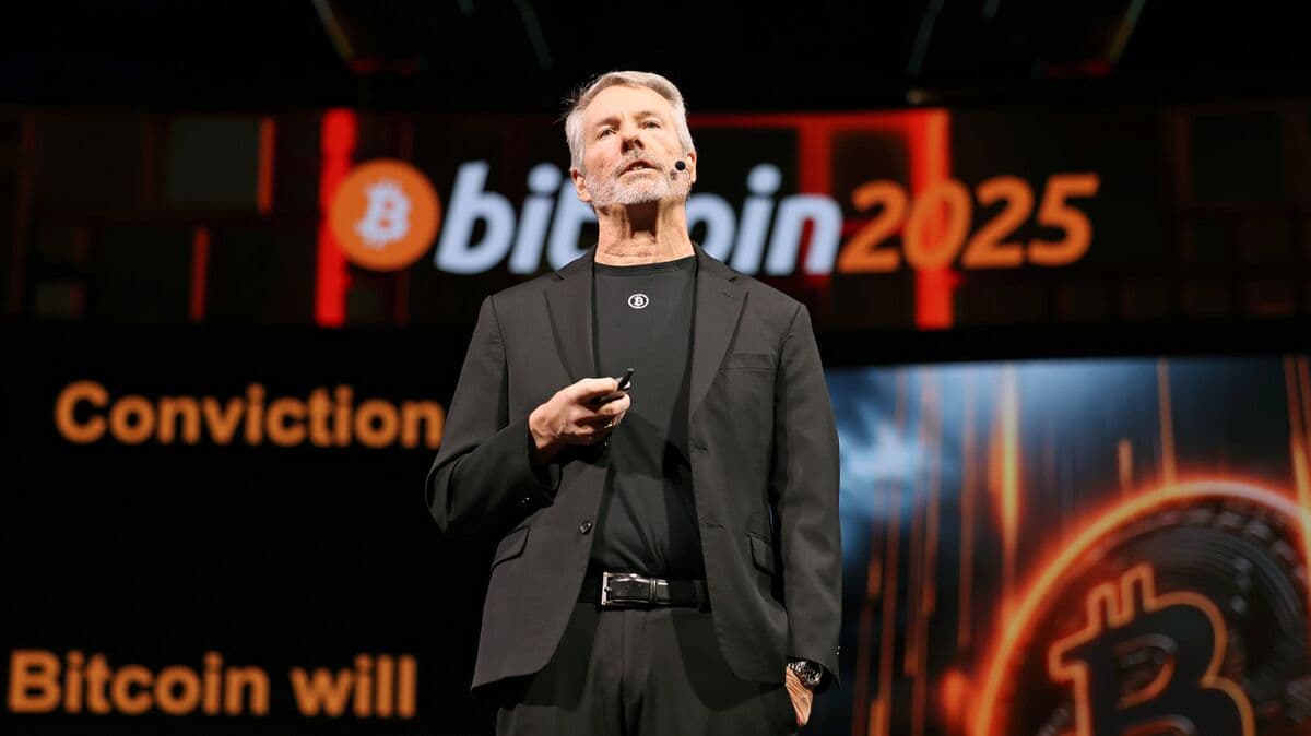 Bitcoin Stabilizes After Falling Below $60,000 as Saylor Increases Holdings