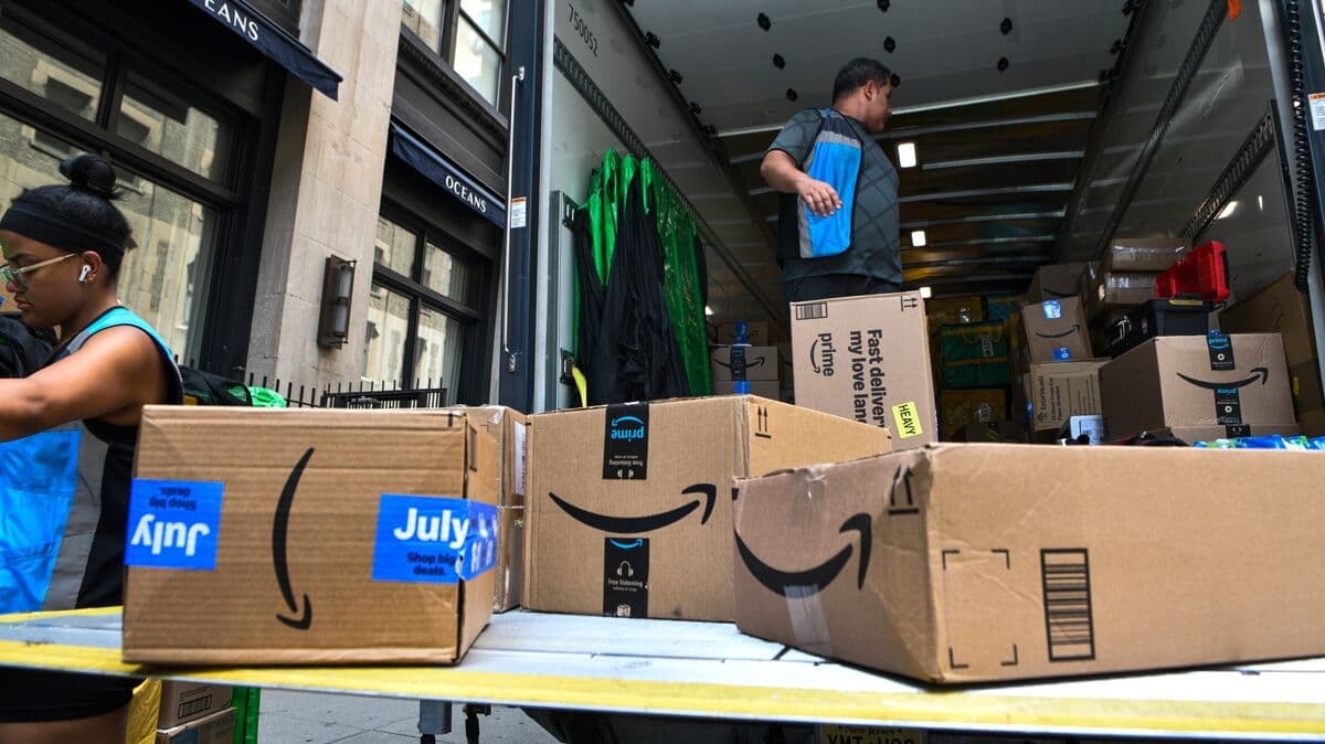 UPS and FedEx Stocks Decline Amid Increased Competition from Amazon Shipping
