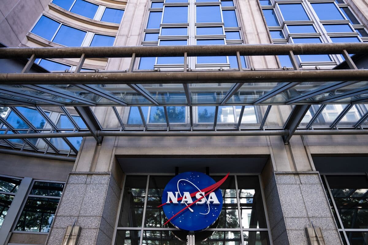 NASA Selects Astronauts for 2027 Artemis Mission to Test Lunar Landers