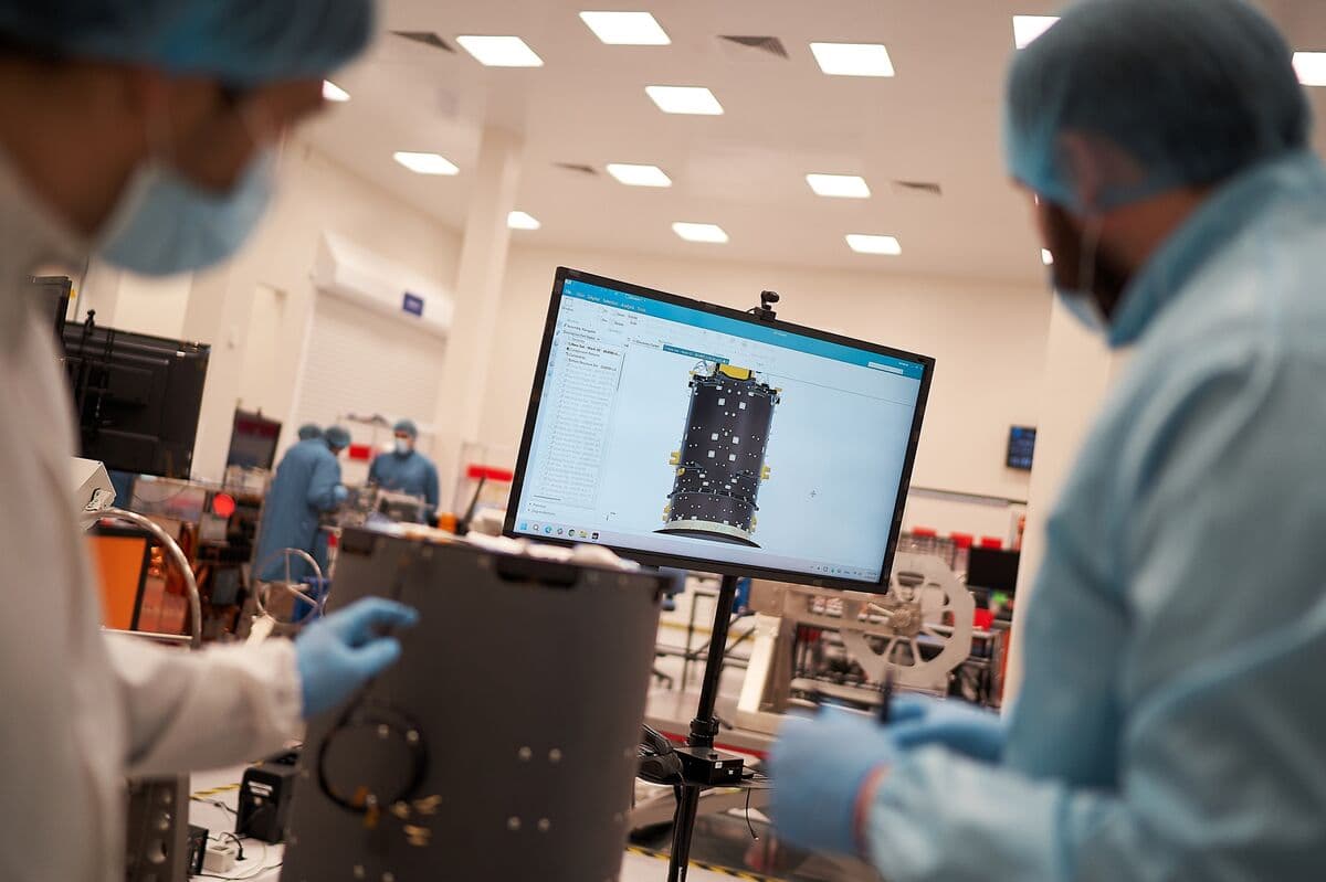 Satellogic Shares Surge Over 250% This Year, Outperforming Competitors