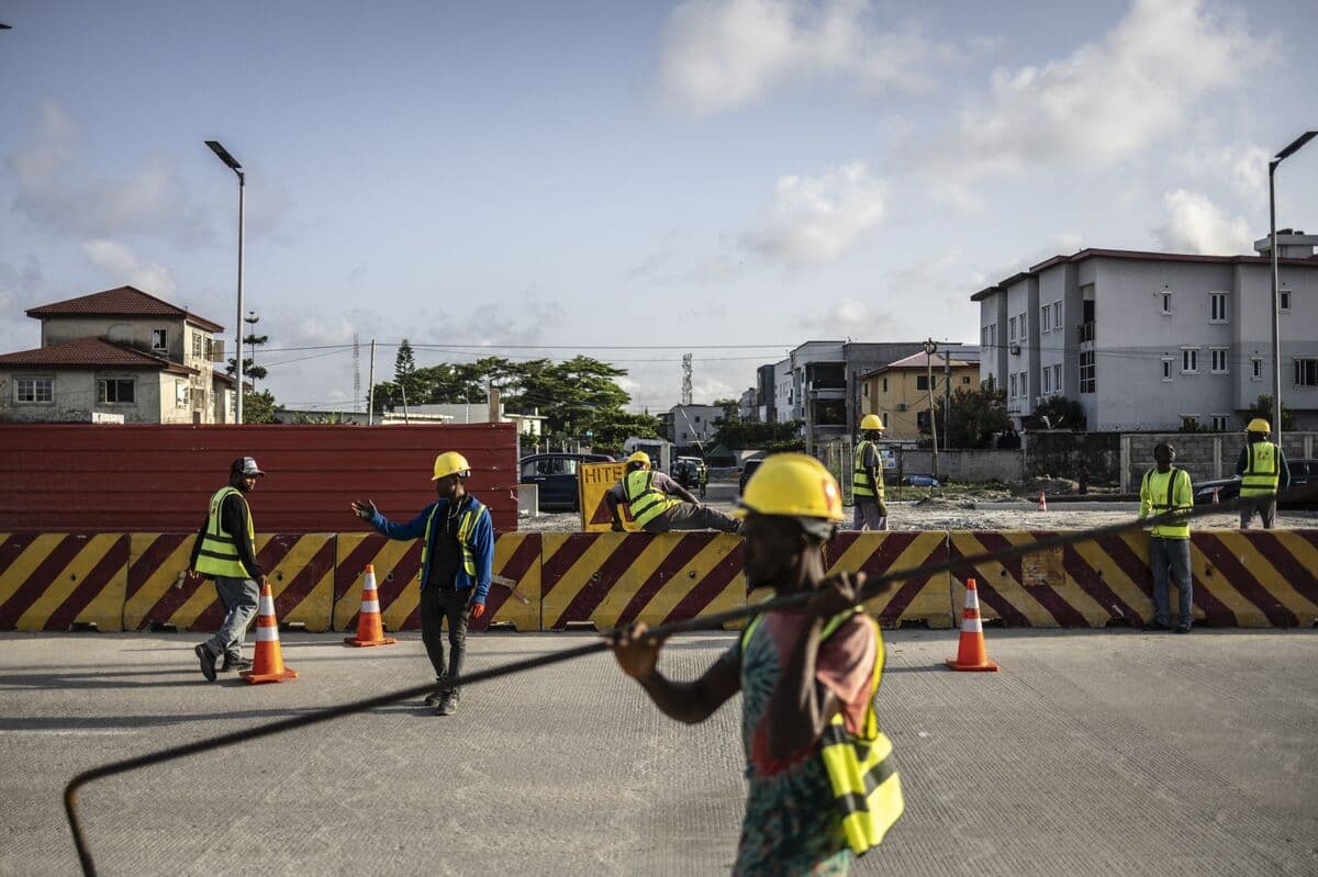 Nigeria's Economic Growth Slows in First Quarter Due to Oil Sector Decline