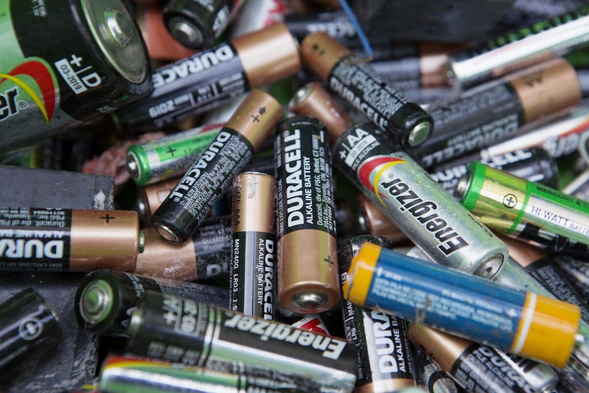 The EU’s Biggest Test for Device Makers: Replaceable Batteries