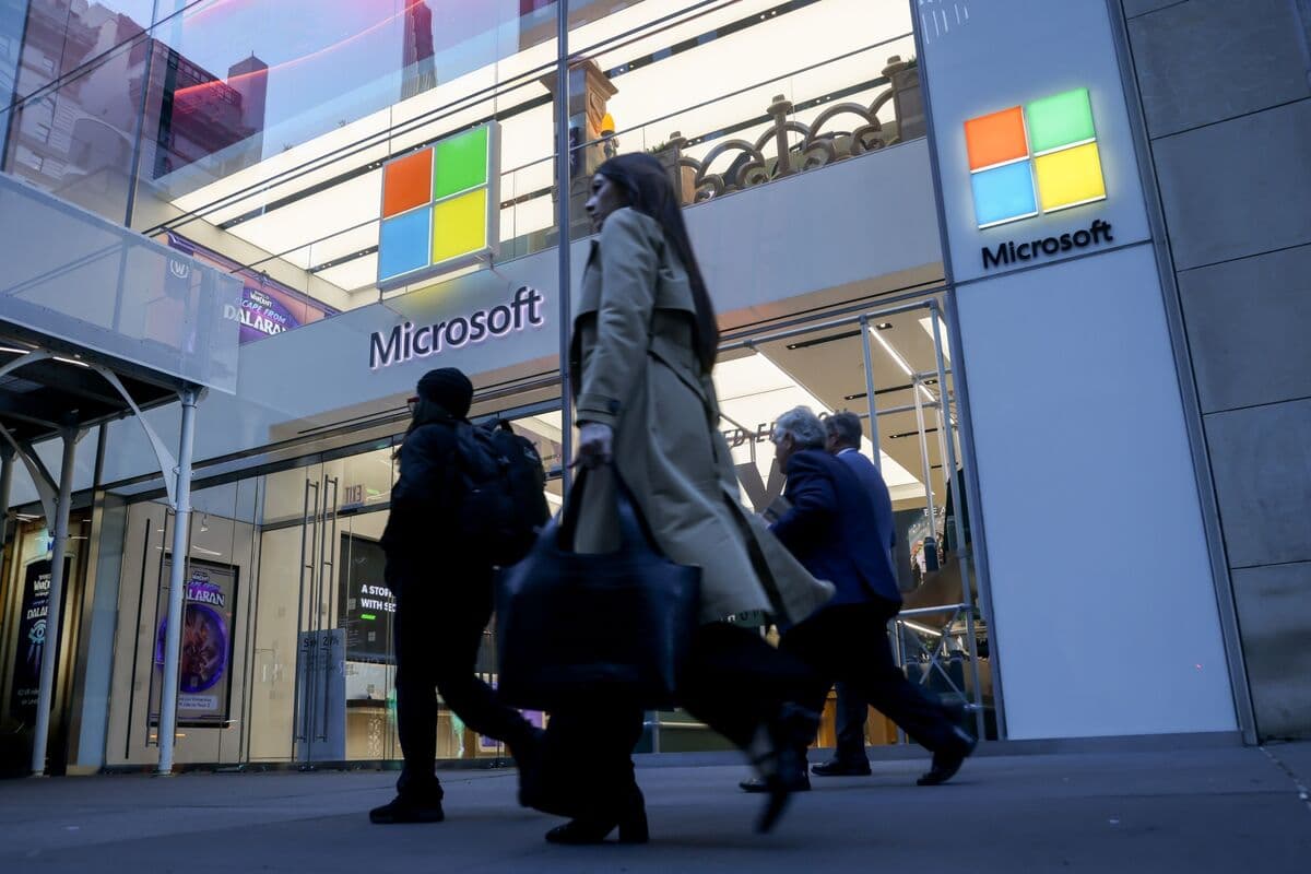 Microsoft's Declining Stock and AI Challenges Weigh on Market Performance