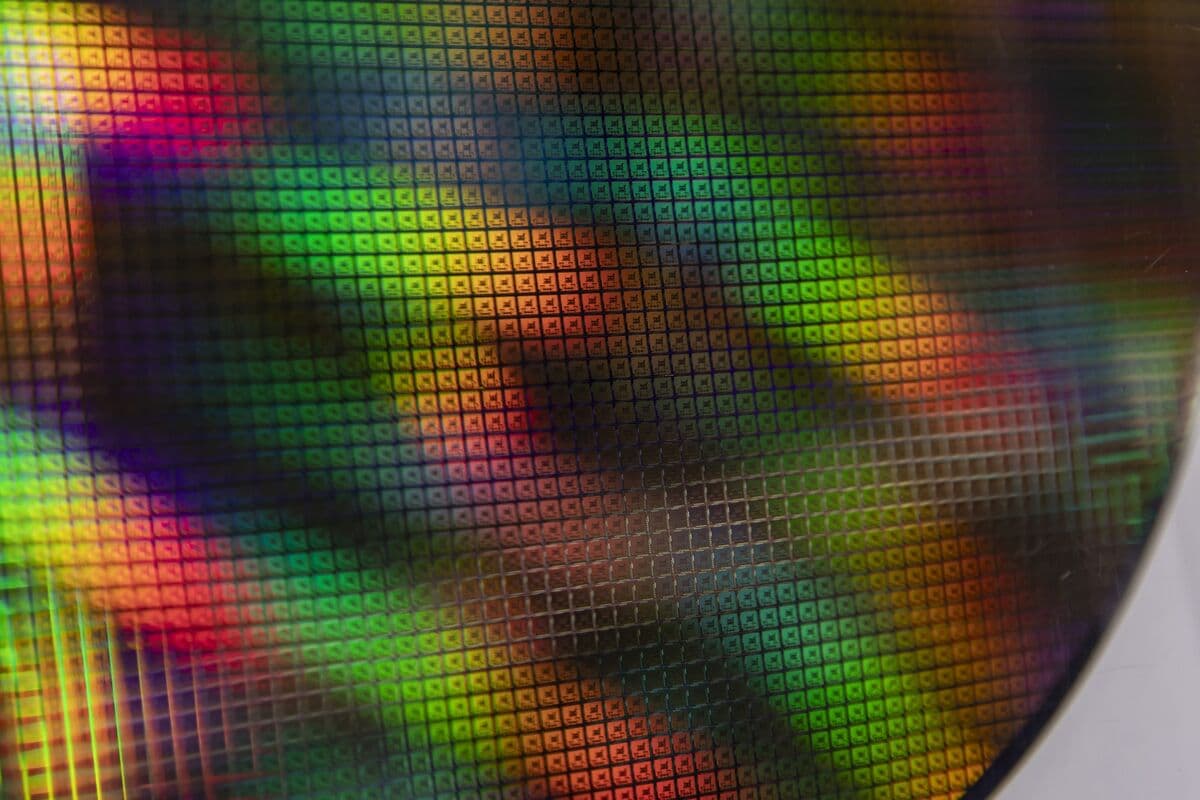 Chinese Semiconductor Stocks Gain in Hong Kong Amid Huawei Technology Optimism