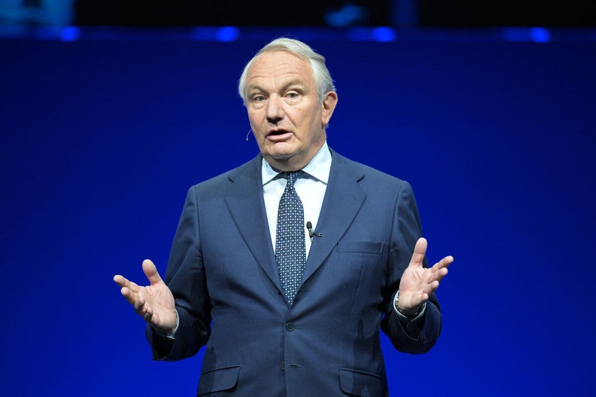 Deutsche Bank Investors Reject Pay Increase for Chairman Wynaendts