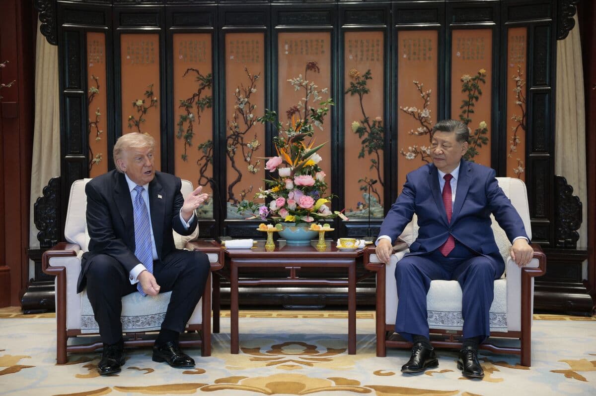 Xi Jinping Criticizes Japan's Defense Initiatives at Trump Summit, FT Reports