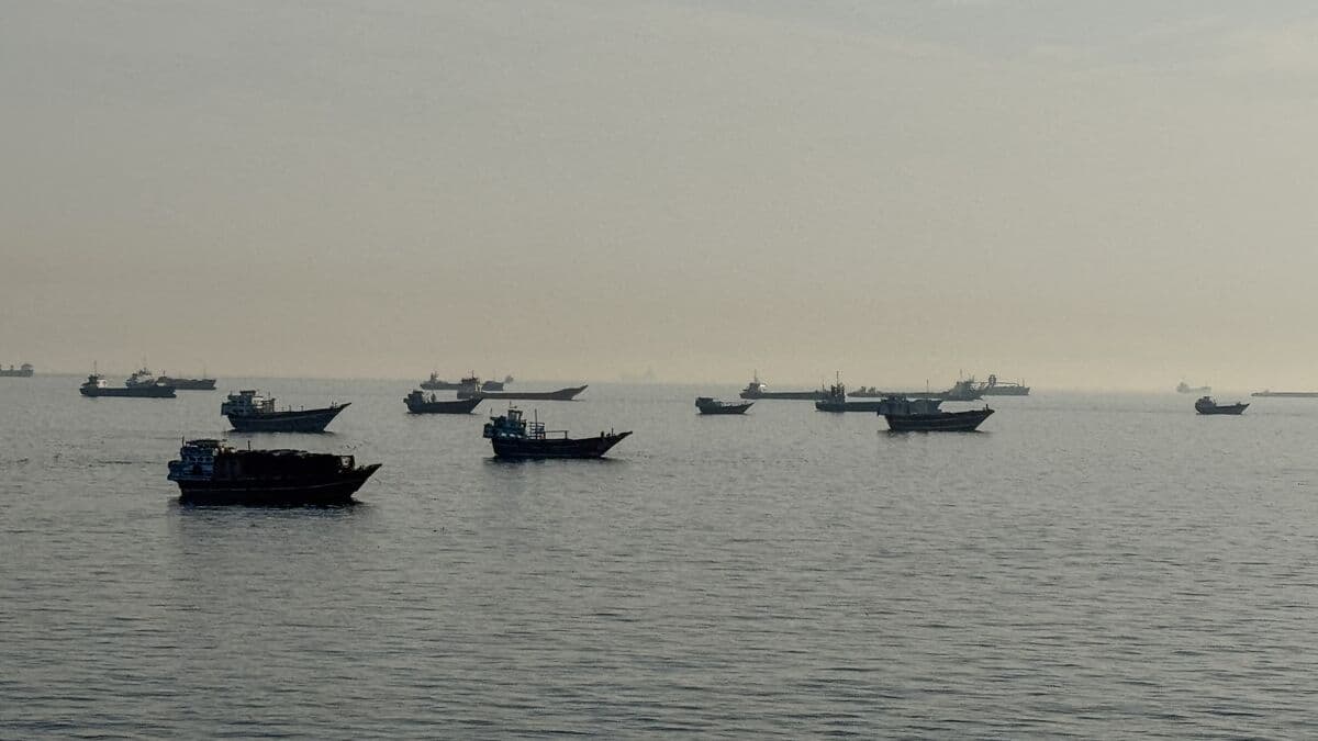 US and Iran Agree to Interim Deal to Reopen the Strait of Hormuz