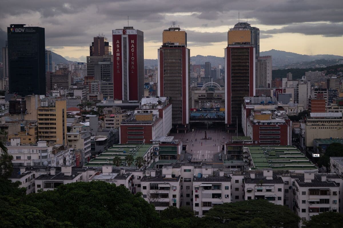 Venezuela Engages Hogan Lovells for Major Debt Restructuring