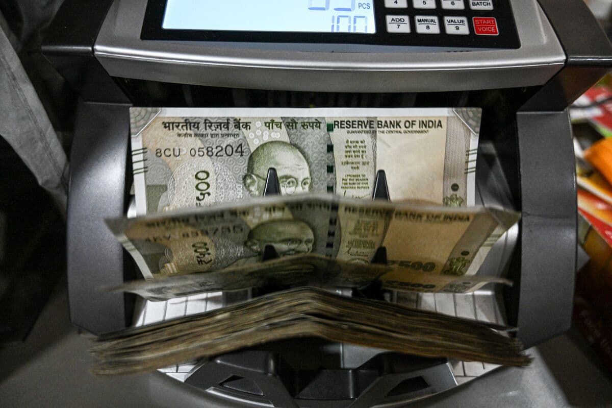 India’s Forex Pile Drops as RBI Bolsters Rupee Amid Iran War