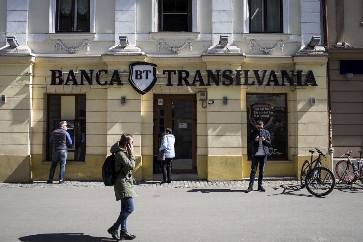 Romanian Bank Stocks Plummet Following Record Fine for Rate Collusion