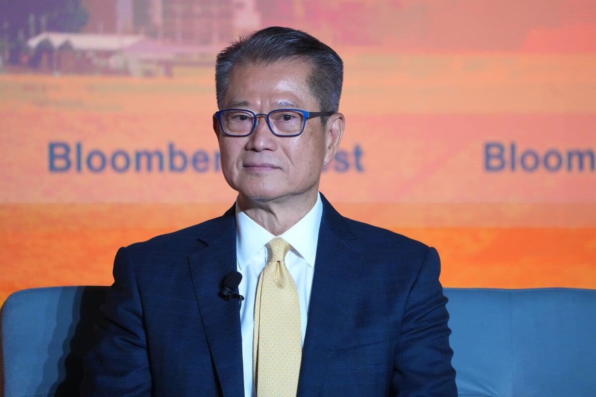 Hong Kong Financial Secretary Aims to Boost Confidence in Capital Flows